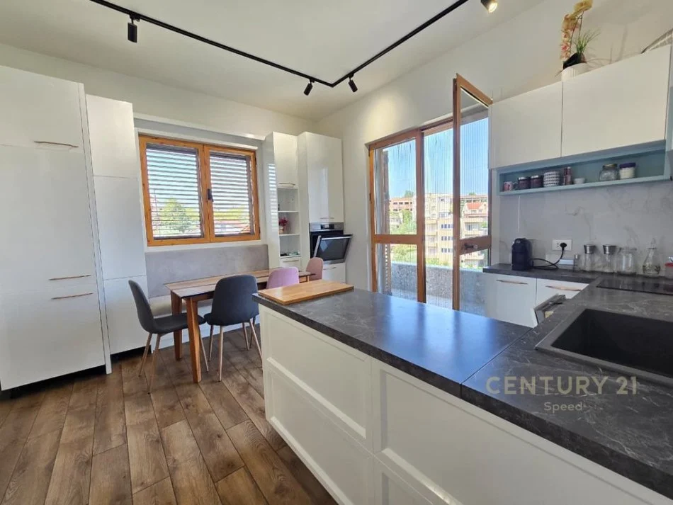 Tirane, jepet me qera apartament Kati 2, 144 m² 850 € (Sauk)