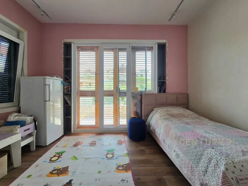 Tirane, jepet me qera apartament Kati 2, 144 m² 850 € (Sauk)