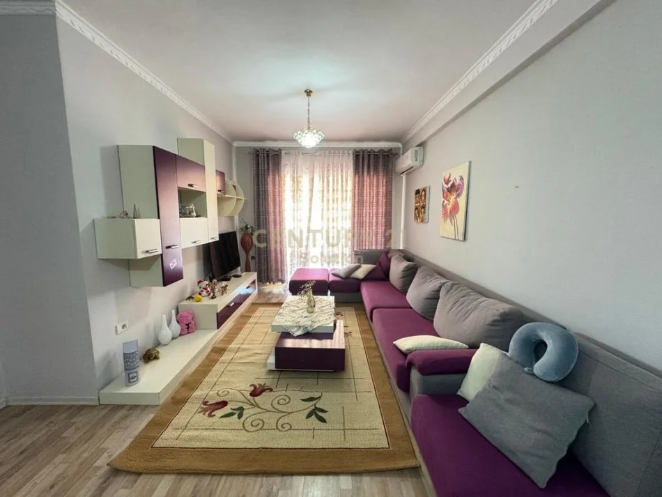 Tirane, jepet me qera apartament 2+1 Kati 7, 105 m² 450 € (MISTO MAME)