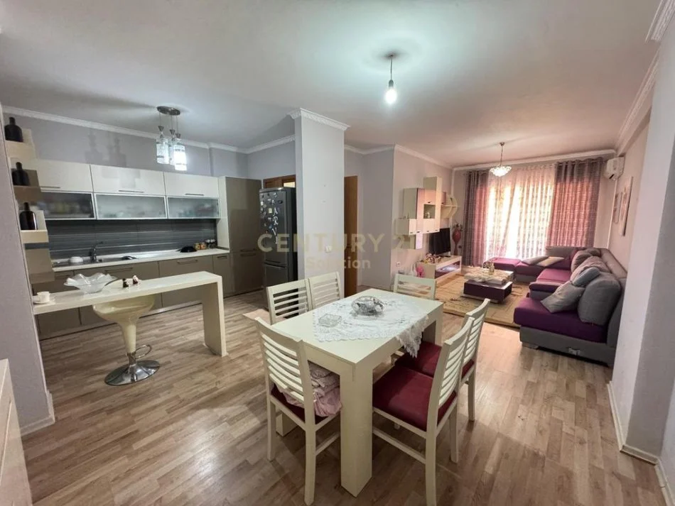 Tirane, jepet me qera apartament 2+1 Kati 7, 105 m² 450 € (MISTO MAME)