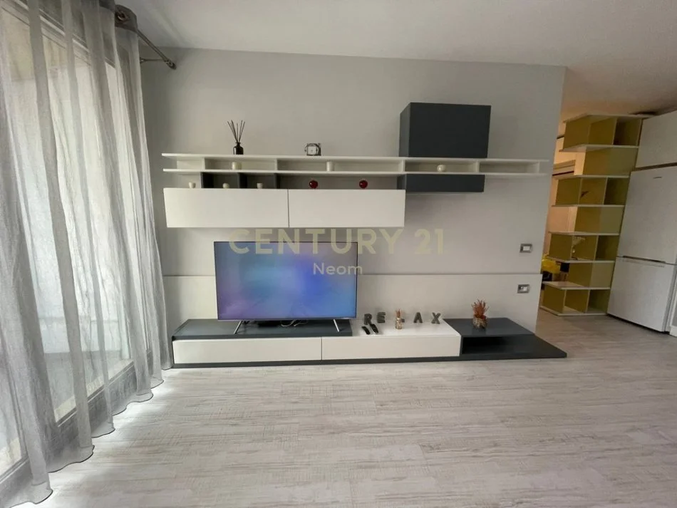 Tirane, jepet me qera 2+1 Kati 3, 92 m² 
