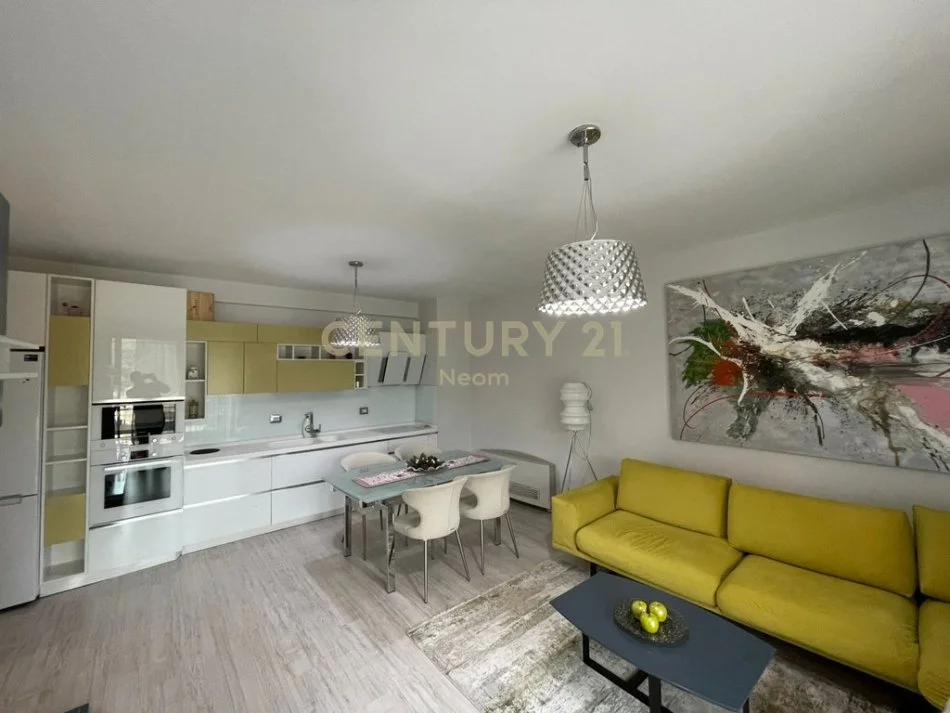 Tirane, jepet me qera 2+1 Kati 3, 92 m² 