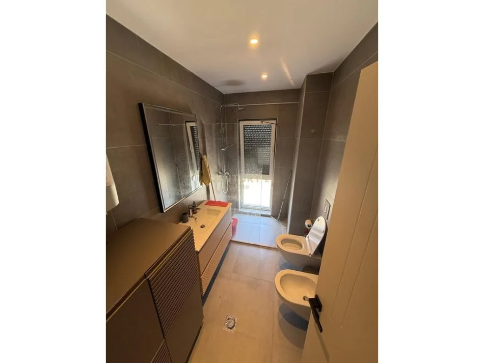 Tirane, jepet me qera apartament Kati 5, 151 m² 1.200 € (Profarma)