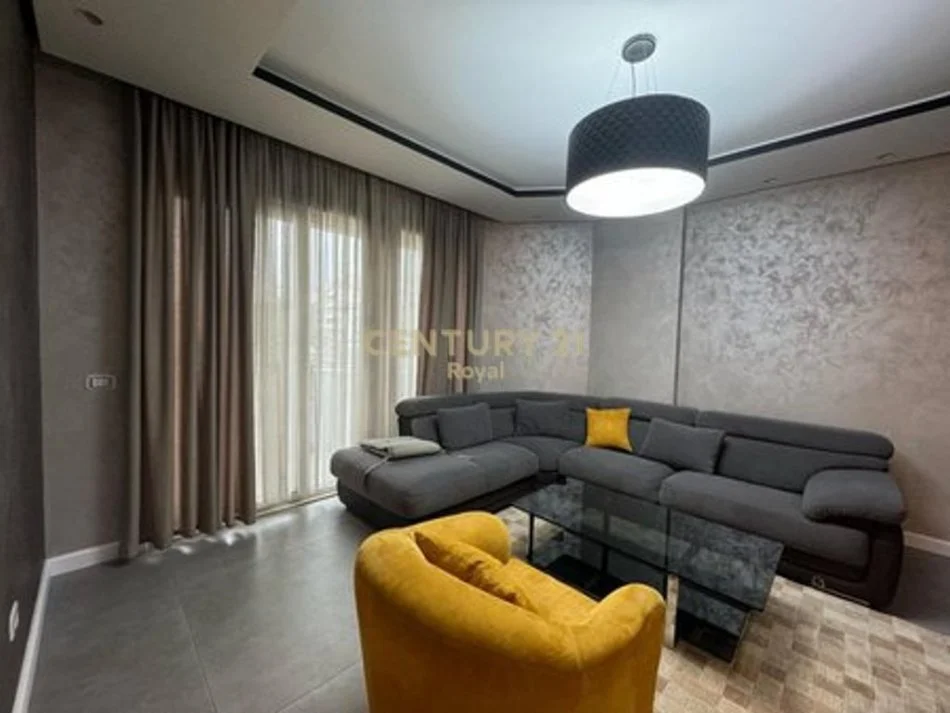 Tirane, jepet me qera apartament 3+1 Kati 4, 153 m² 700 € 