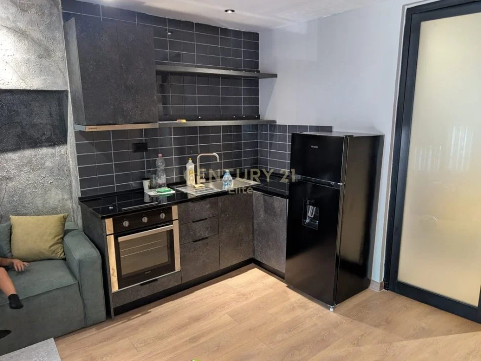 Tirane, jepet me qera apartament 1+1 Kati 1, 56 m² 700 € (Myslym Shyri)