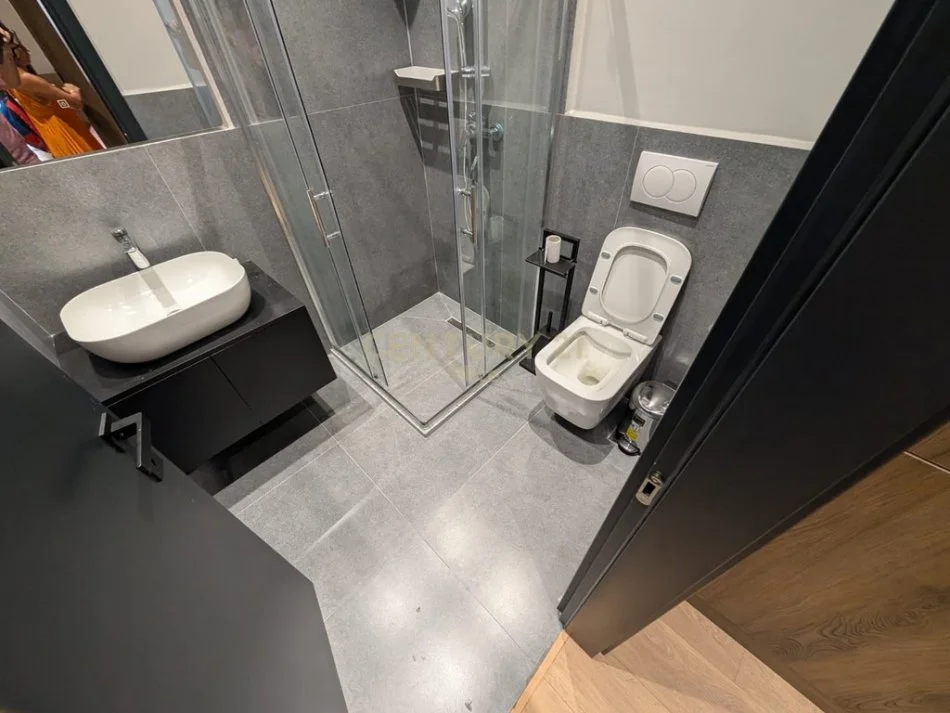 Tirane, jepet me qera apartament 1+1 Kati 1, 56 m² 700 € (Myslym Shyri)