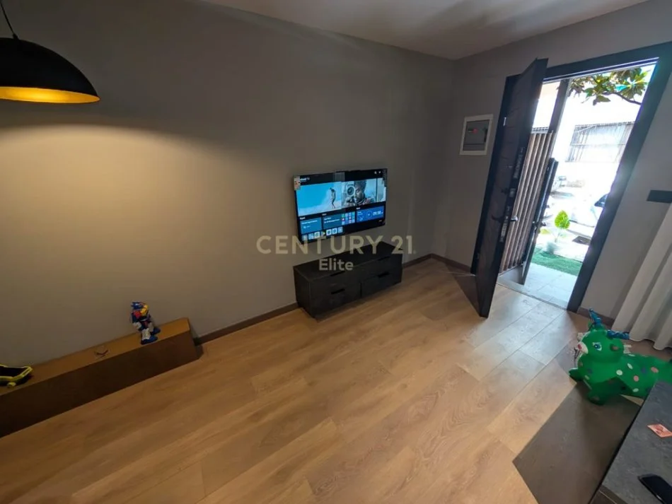 Tirane, jepet me qera apartament 1+1 Kati 1, 56 m² 700 € (Myslym Shyri)