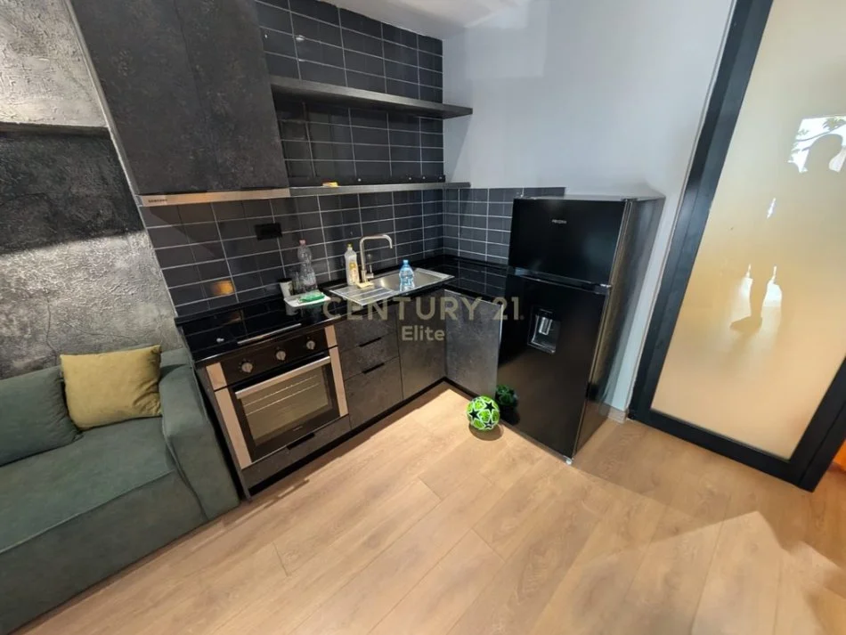 Tirane, jepet me qera apartament 1+1 Kati 1, 56 m² 700 € (Myslym Shyri)