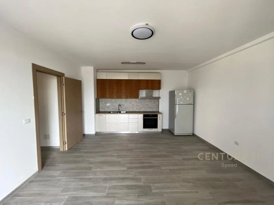 Tirane, jepet me qera apartament 3+1 , 113 m² 530 € 