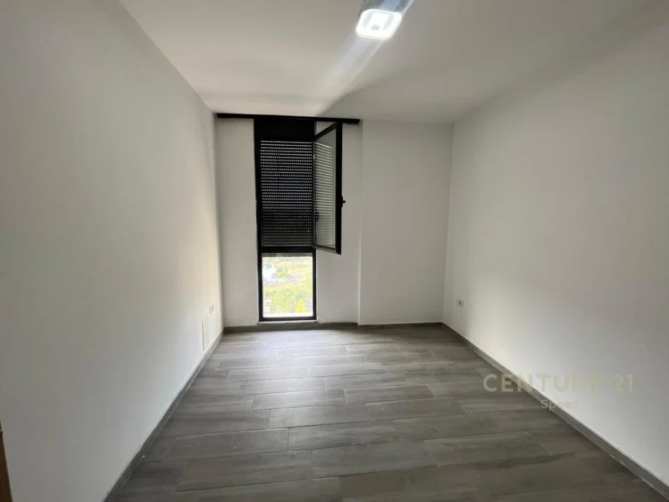 Tirane, jepet me qera apartament 3+1 , 113 m² 530 € 