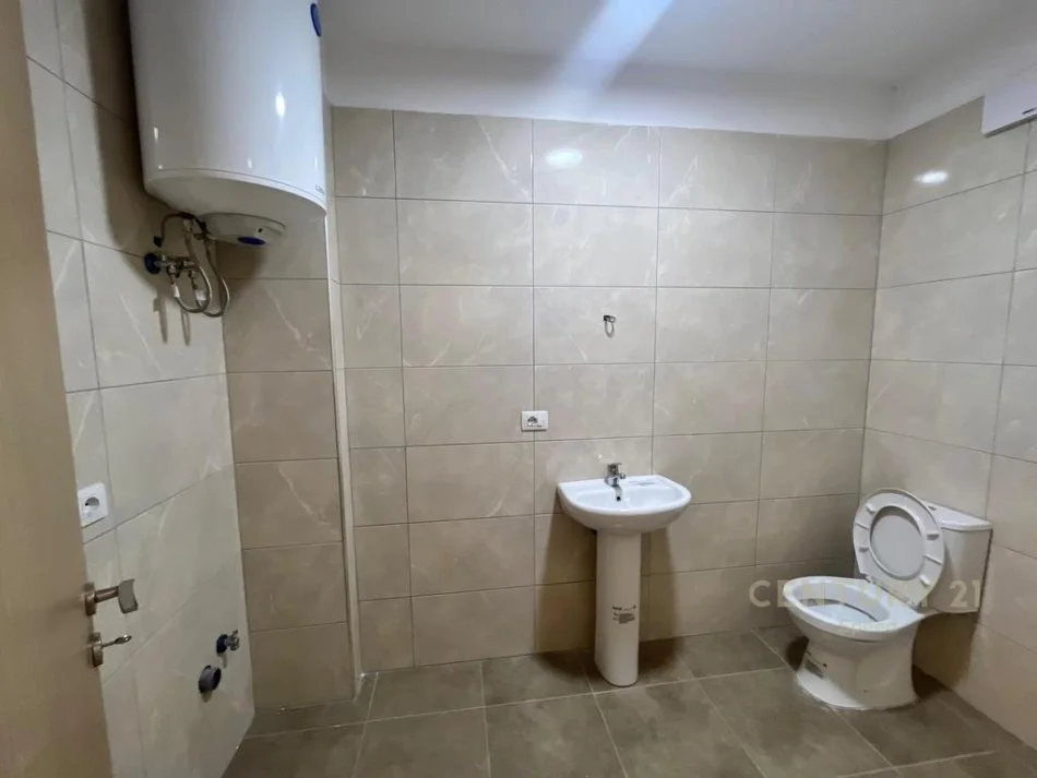 Tirane, jepet me qera apartament 3+1 , 113 m² 530 € 