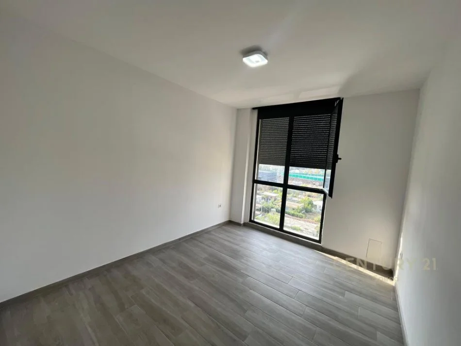 Tirane, jepet me qera apartament 3+1 , 113 m² 530 € 