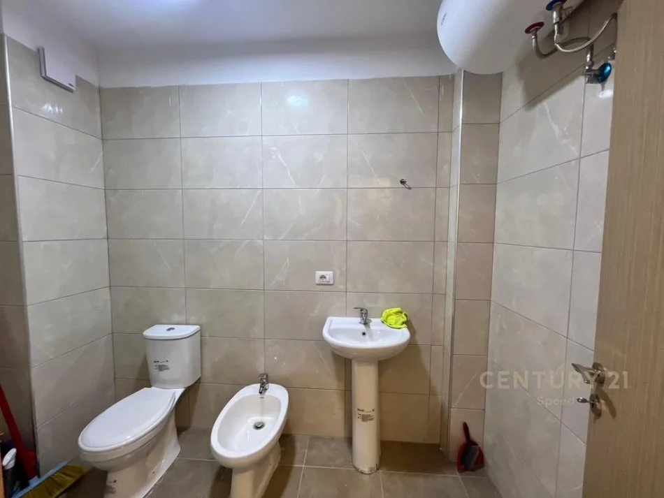 Tirane, jepet me qera apartament 3+1 , 113 m² 530 € 