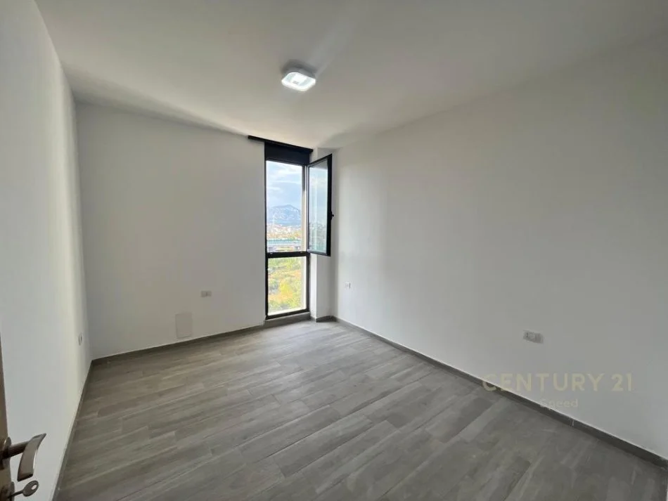 Tirane, jepet me qera apartament 3+1 , 113 m² 530 € 