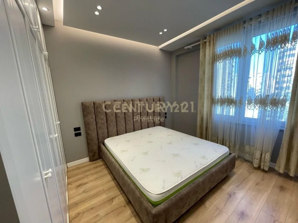 Tirane, jepet me qera apartament 1+1 Kati 1, 76 m² 650 € (prestige120774)