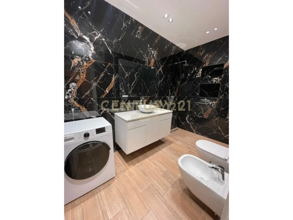 Tirane, jepet me qera apartament 1+1 Kati 1, 76 m² 650 € (prestige120774)