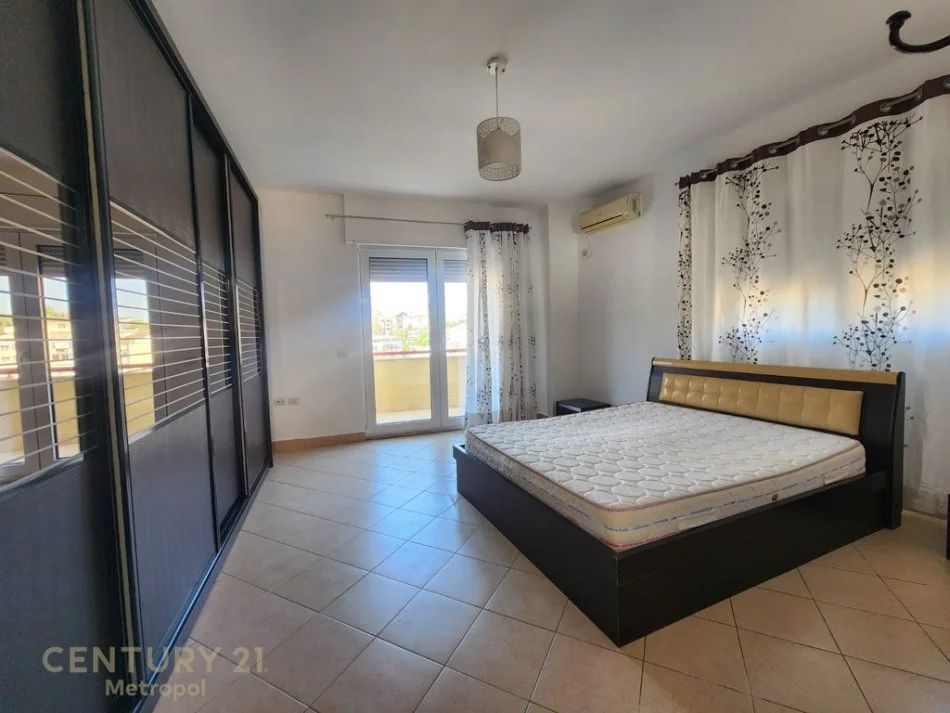 Tirane, jepet me qera apartament 1+1+Ballkon Kati 5, 80 m² 400 € 