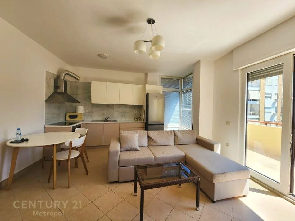 Tirane, jepet me qera 1+1+Ballkon Kati 5, 80 m² 400 € 