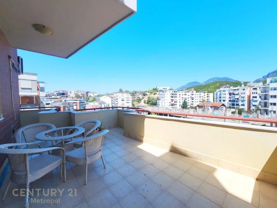 Tirane, jepet me qera apartament 1+1+Ballkon Kati 5, 80 m² 400 € 