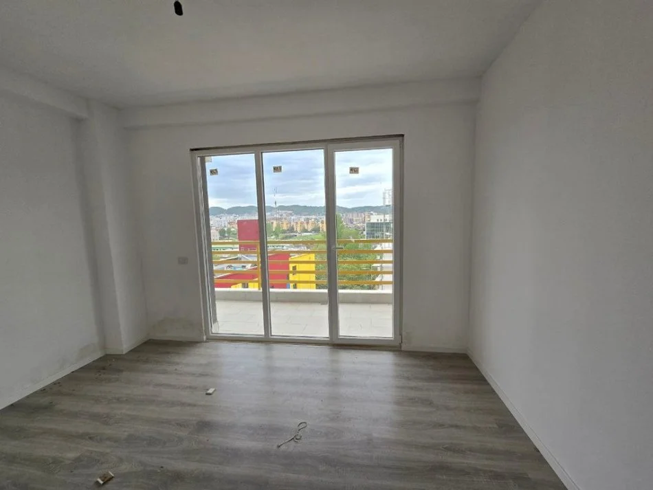 Tirane, shitet apartament 3+1+Ballkon Kati 8, 144 m² 223.500 € (LAPRAKE)