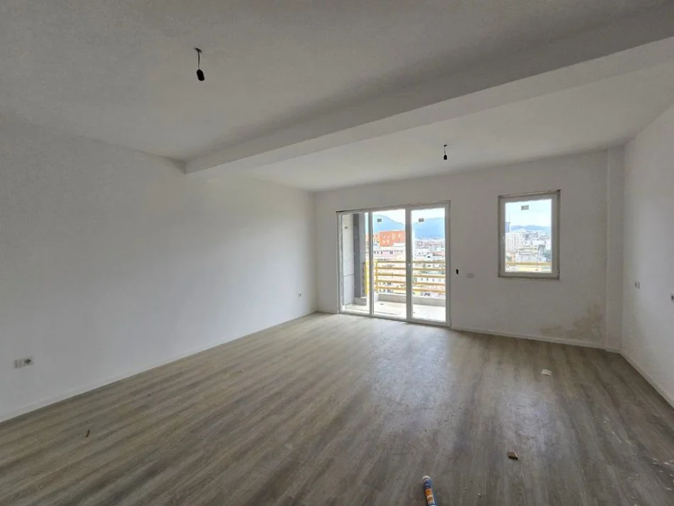 Tirane, shitet apartament 3+1+Ballkon Kati 8, 144 m² 223.500 € (LAPRAKE)