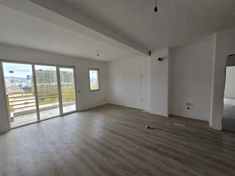 Tirane, shitet apartament 3+1+Ballkon Kati 8, 144 m² 223.500 € (LAPRAKE)