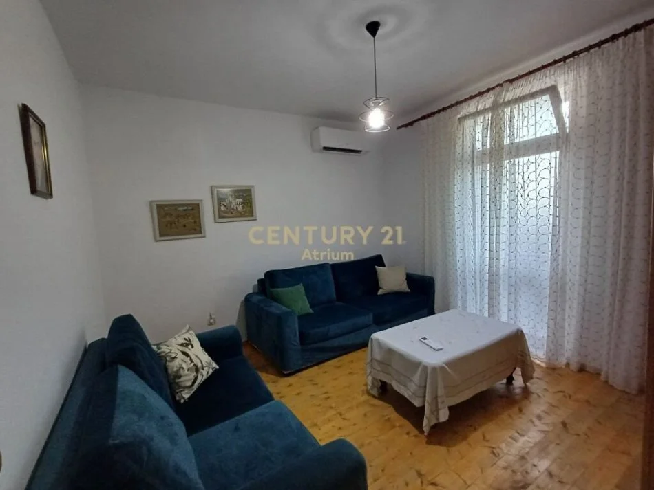 Tirane, jepet me qera apartament 3+1 Kati 1, 100 m² 480 € (Varri Bamit)
