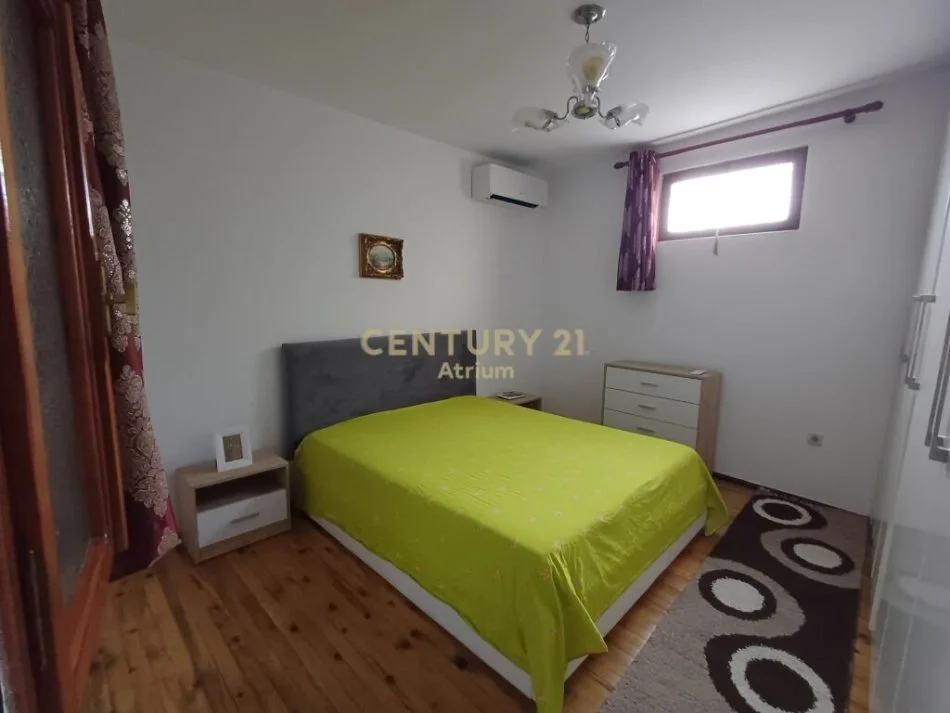 Tirane, jepet me qera apartament 3+1 Kati 1, 100 m² 480 € (Varri Bamit)
