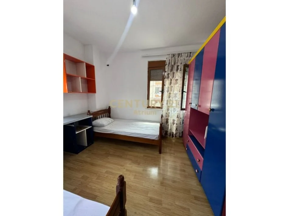 Tirane, jepet me qera apartament 2+1 Kati 3, 143 m² 500 € 