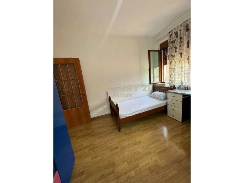 Tirane, jepet me qera apartament 2+1 Kati 3, 145 m² 500 € 