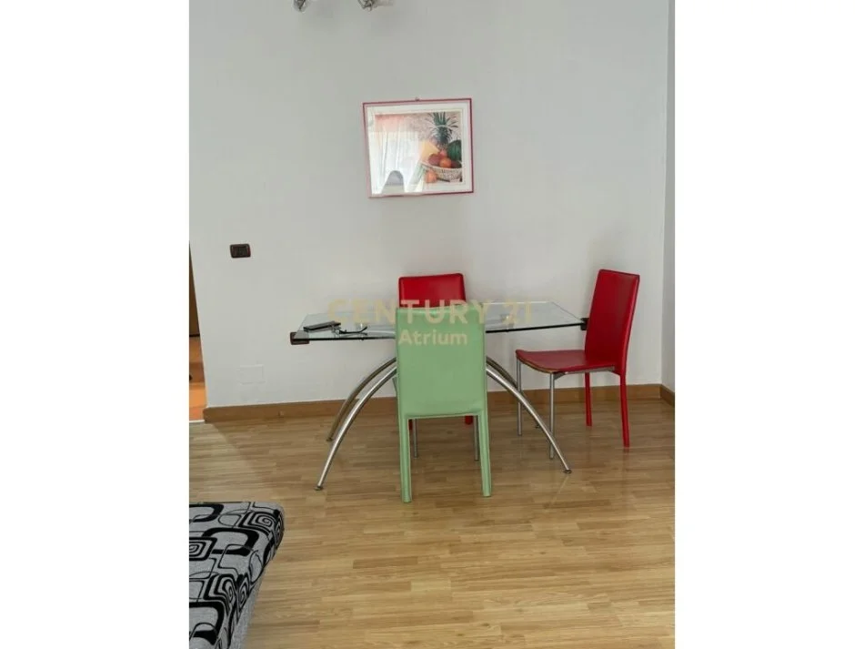 Tirane, jepet me qera apartament 2+1 Kati 3, 143 m² 500 € 