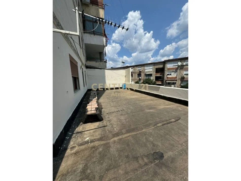 Tirane, jepet me qera apartament 2+1 Kati 3, 145 m² 500 € 