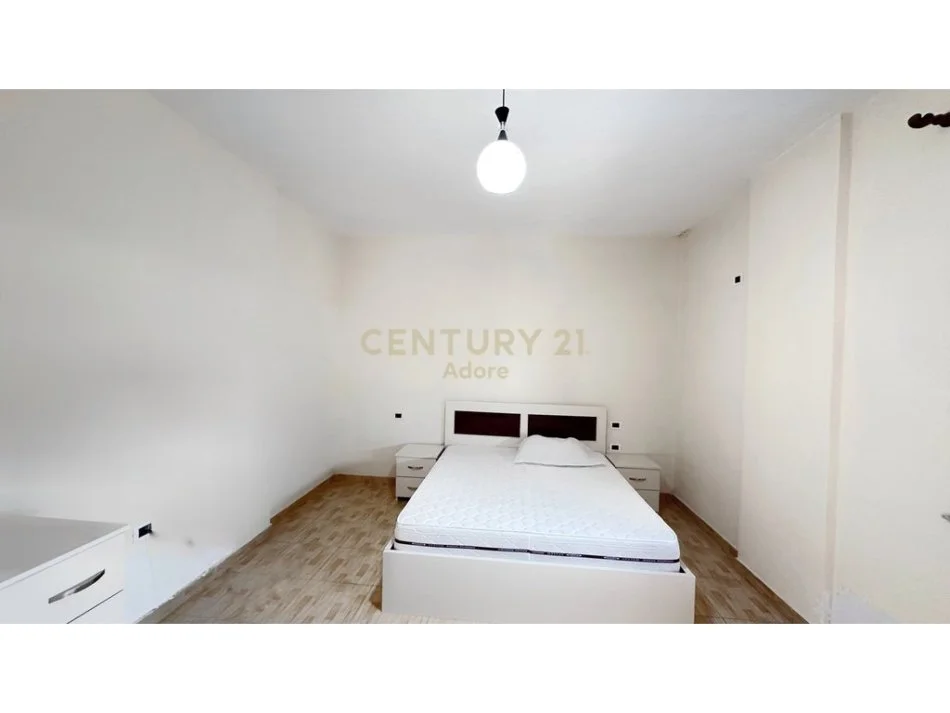 Tirane, jepet me qera apartament 1+1 Kati 5, 400 € 