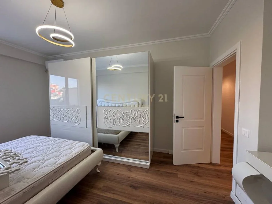 Tirane, jepet me qera apartament 2+1 Kati 3, 100 m² 650 € (RRUGA E KAVAJES)