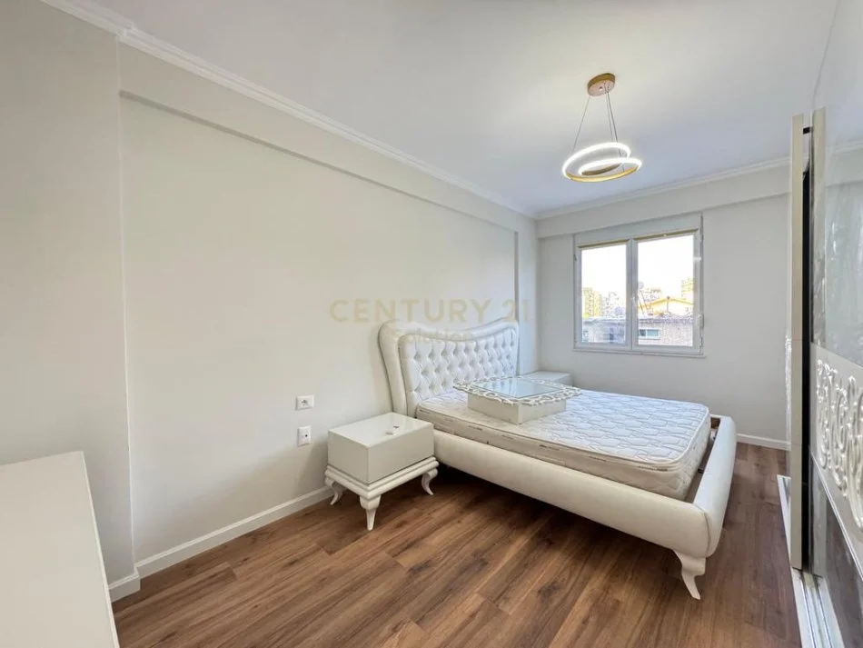 Tirane, jepet me qera apartament 2+1 Kati 3, 100 m² 650 € (RRUGA E KAVAJES)