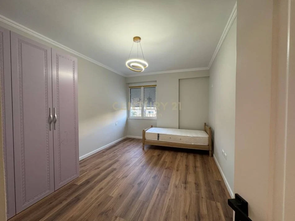 Tirane, jepet me qera apartament 2+1 Kati 3, 100 m² 650 € (RRUGA E KAVAJES)