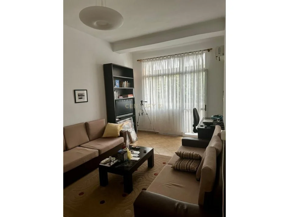 Tirane, shitet apartament 1+1 Kati 2, 70 m² 185.000 € (Rruga e Durresit)
