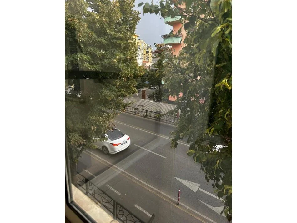 Tirane, shitet apartament 1+1 Kati 2, 70 m² 185.000 € (Rruga e Durresit)