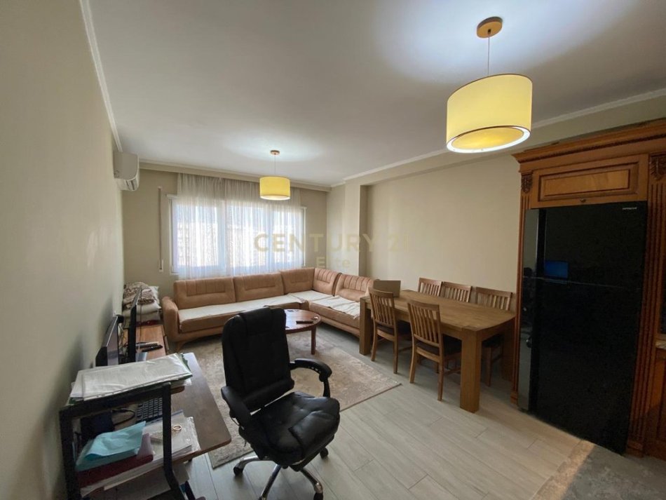 Tirane, shitet apartament 2+1 Kati 8, 87 m² 158.000 € (Rruga 5 Maji)
