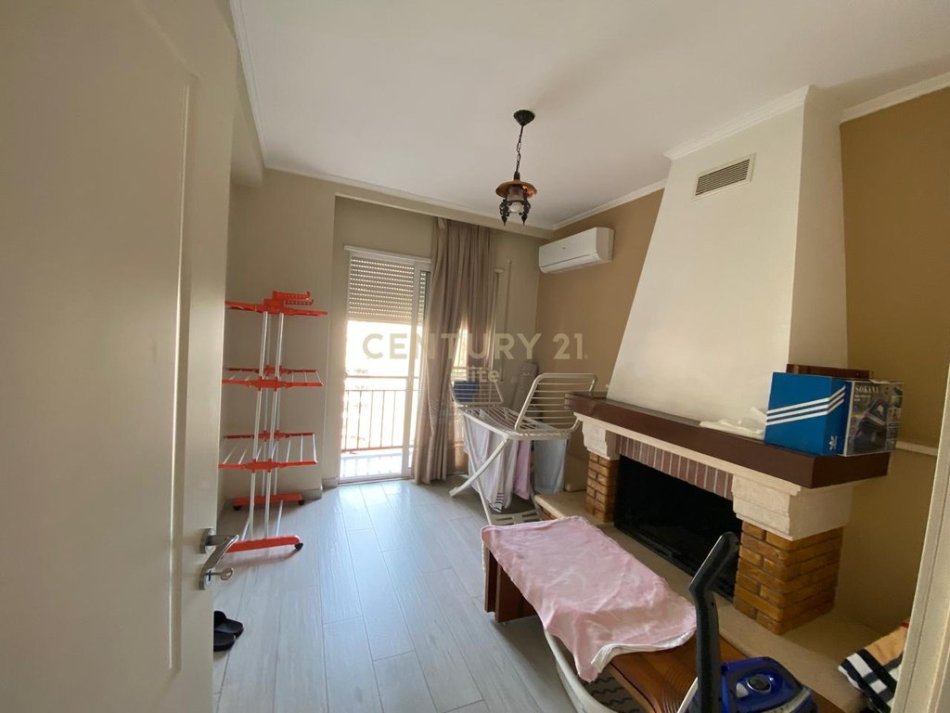 Tirane, shitet apartament 2+1 Kati 8, 87 m² 158.000 € (Rruga 5 Maji)