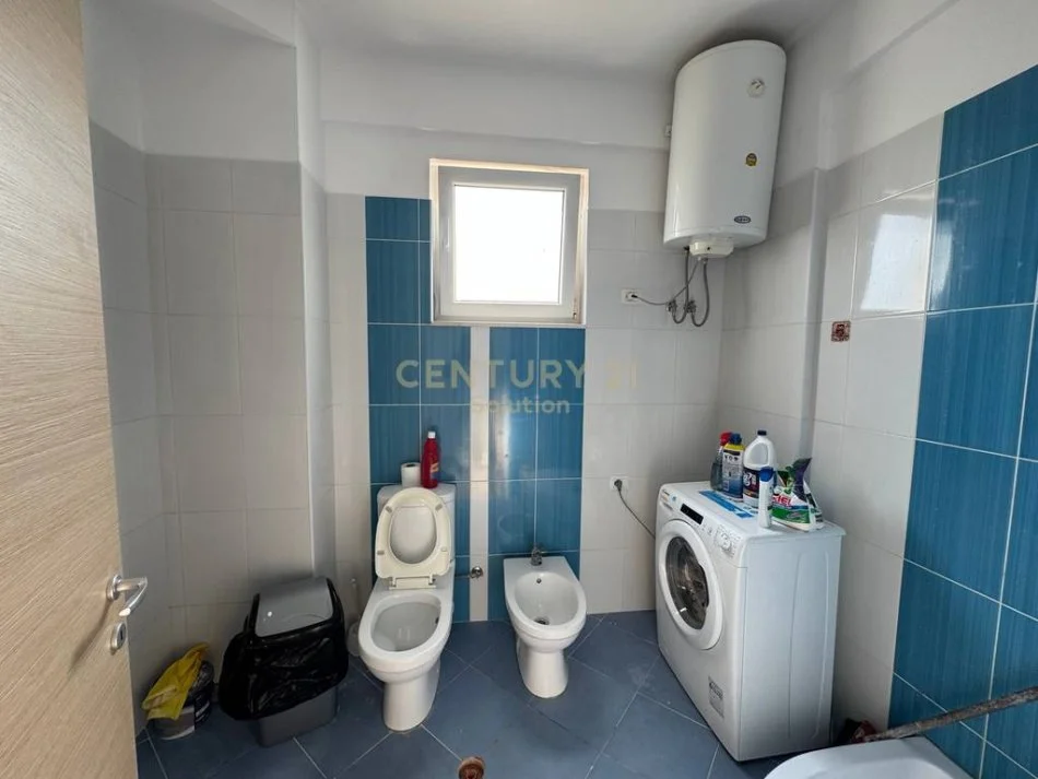 Shqiperi, jepet me qera 2+1 Kati 4, 94 m² 700 € (RRUGA HAMDI SINA)