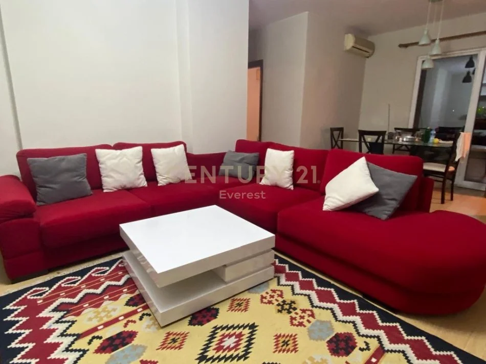 Tirane, jap me qera apartament 2+1 Kati 6, 95 m² 700 € 