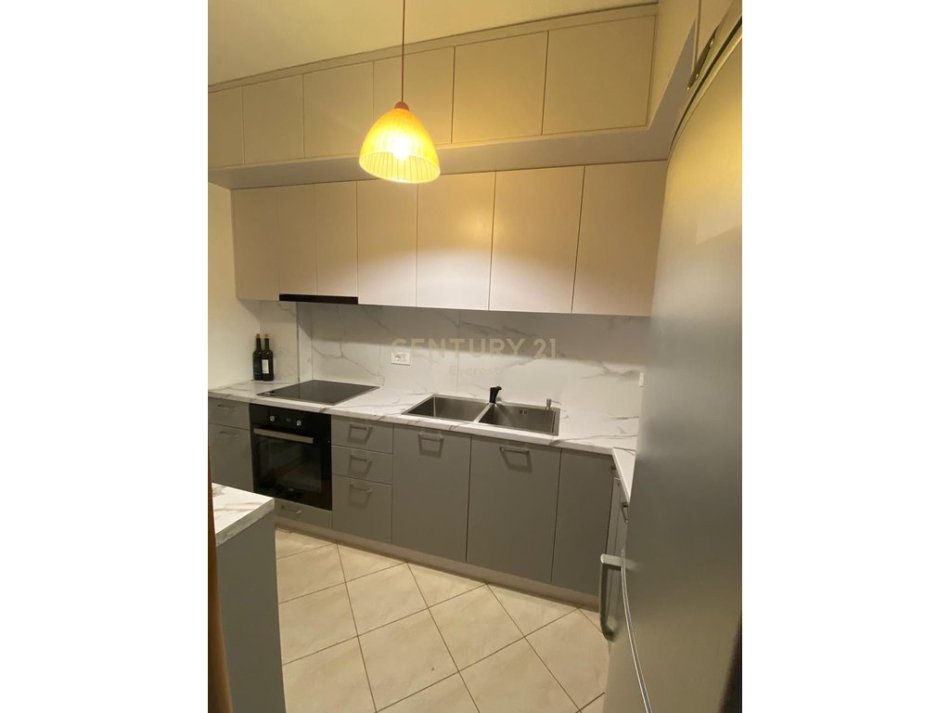 Tirane, jap me qera apartament 2+1 Kati 6, 95 m² 700 € 