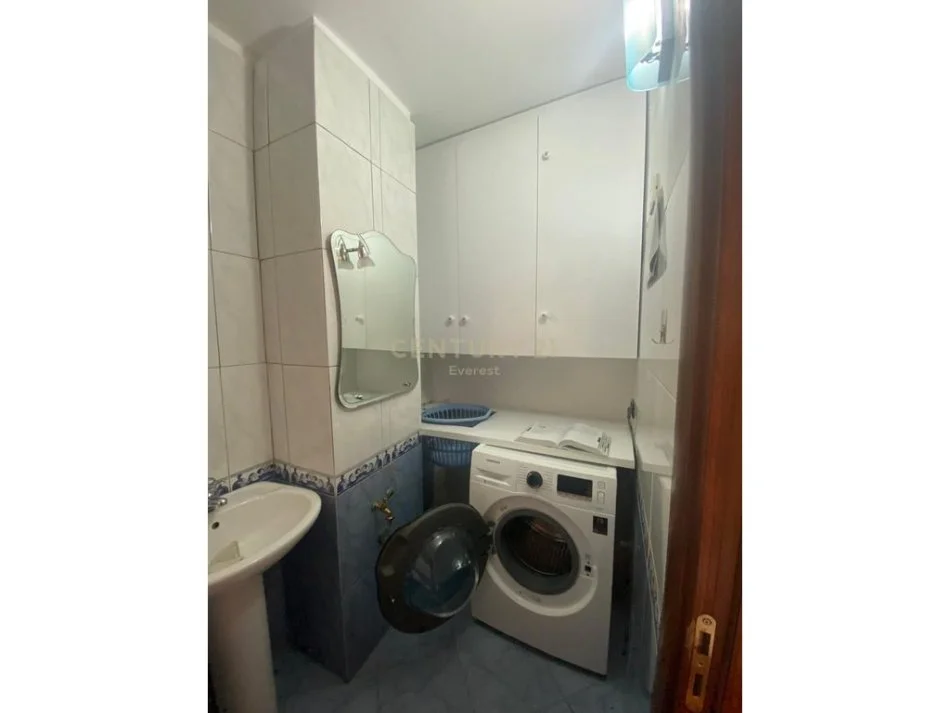 Tirane, jap me qera apartament 2+1 Kati 6, 95 m² 700 € 