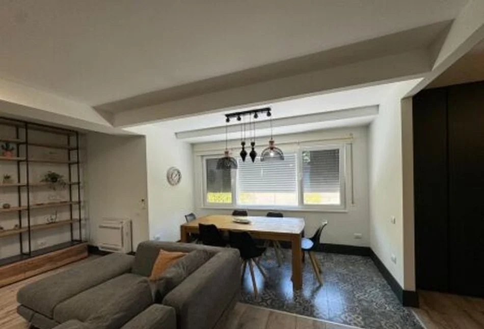 Tirane, jepet me qera apartament 3+1+Ballkon Kati 3, 170 m² 1.700 € (Qendra Tregtare Teg)