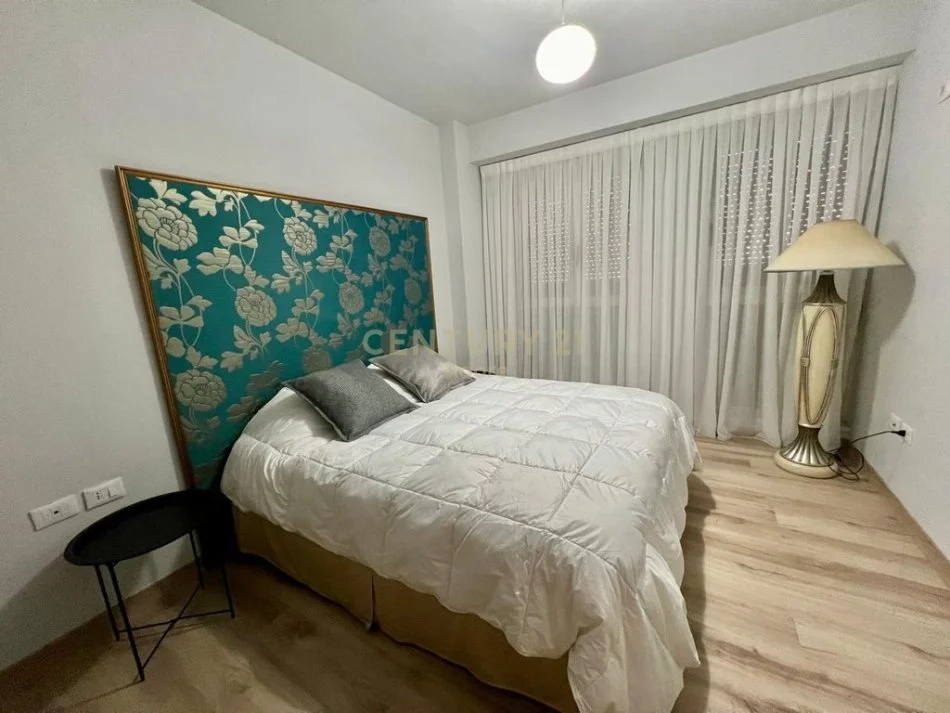 Tirane, jepet me qera apartament 2+1+Ballkon Kati 3, 99 m² 1.000 € 