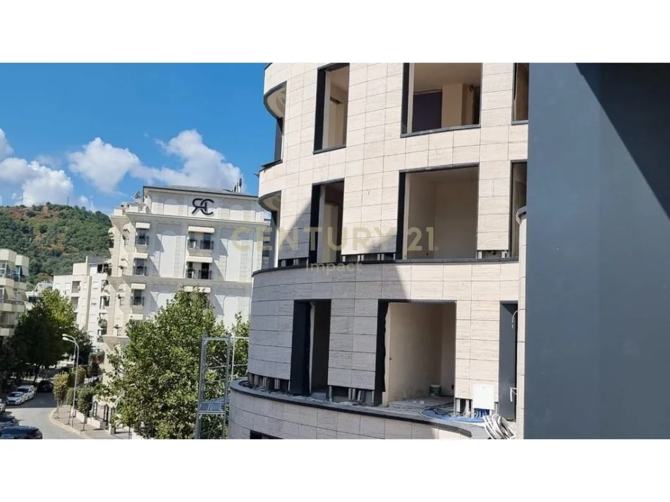 Tirane, shitet apartament 2+1 Kati 2, 157 m² 285.000 € (Liqeni)