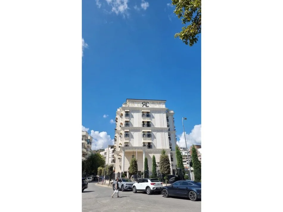 Tirane, shitet apartament 2+1 Kati 2, 157 m² 285.000 € (Liqeni)