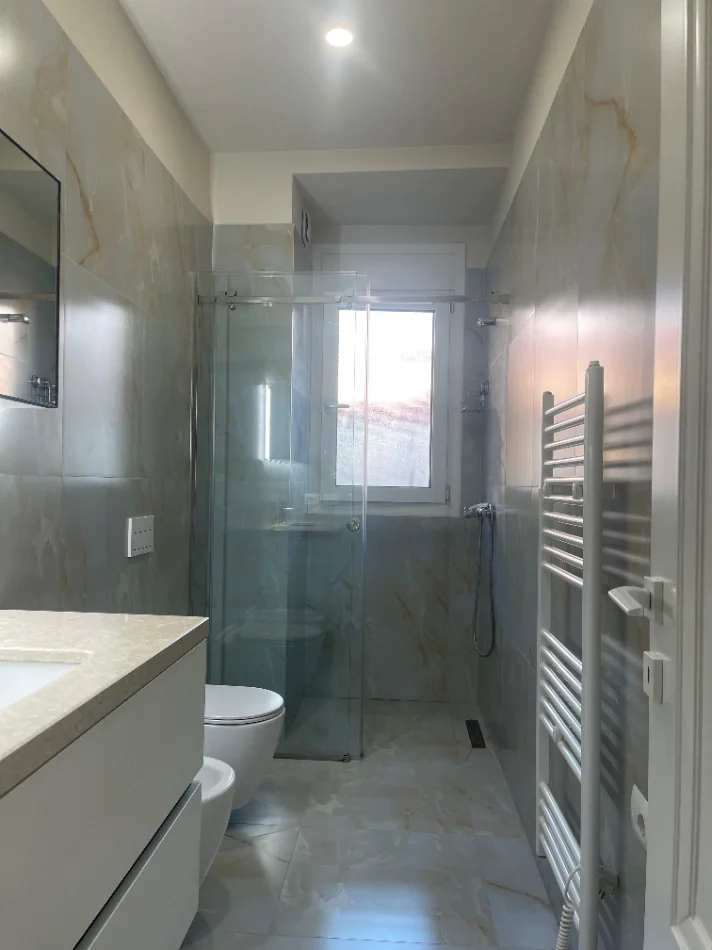 Tirane, shitet apartament 3+1+Ballkon Kati 7, 157 m² (Rruga e Kosovareve)