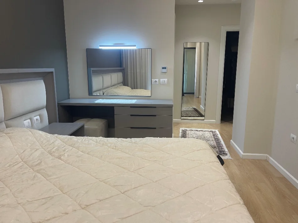 Tirane, shitet apartament 3+1+Ballkon Kati 7, 157 m² (Rruga e Kosovareve)